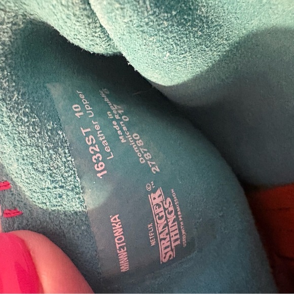 Brand New in Box Minnetonka Women’s Size 10 Stranger Things Holly Wheeler Boots - Picture 6 of 12